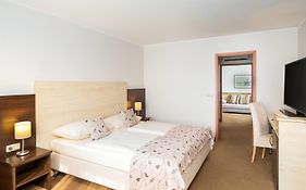 Qu Hotel, Trademark Collection By Wyndham